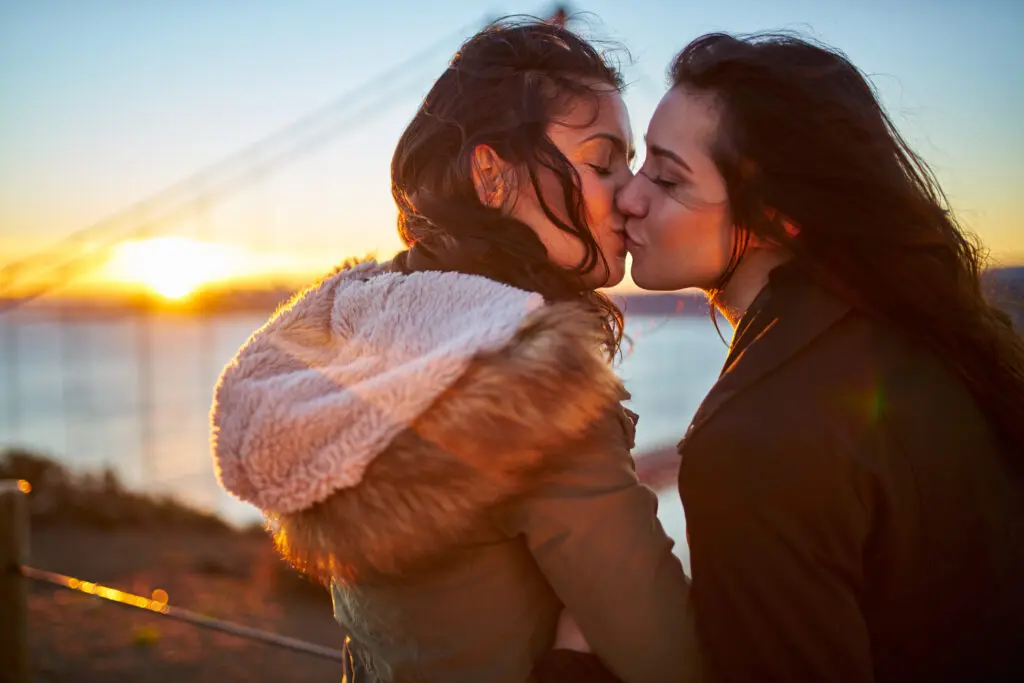 Romantic questions for the tarot cards, two women kissing at golden gate bridge